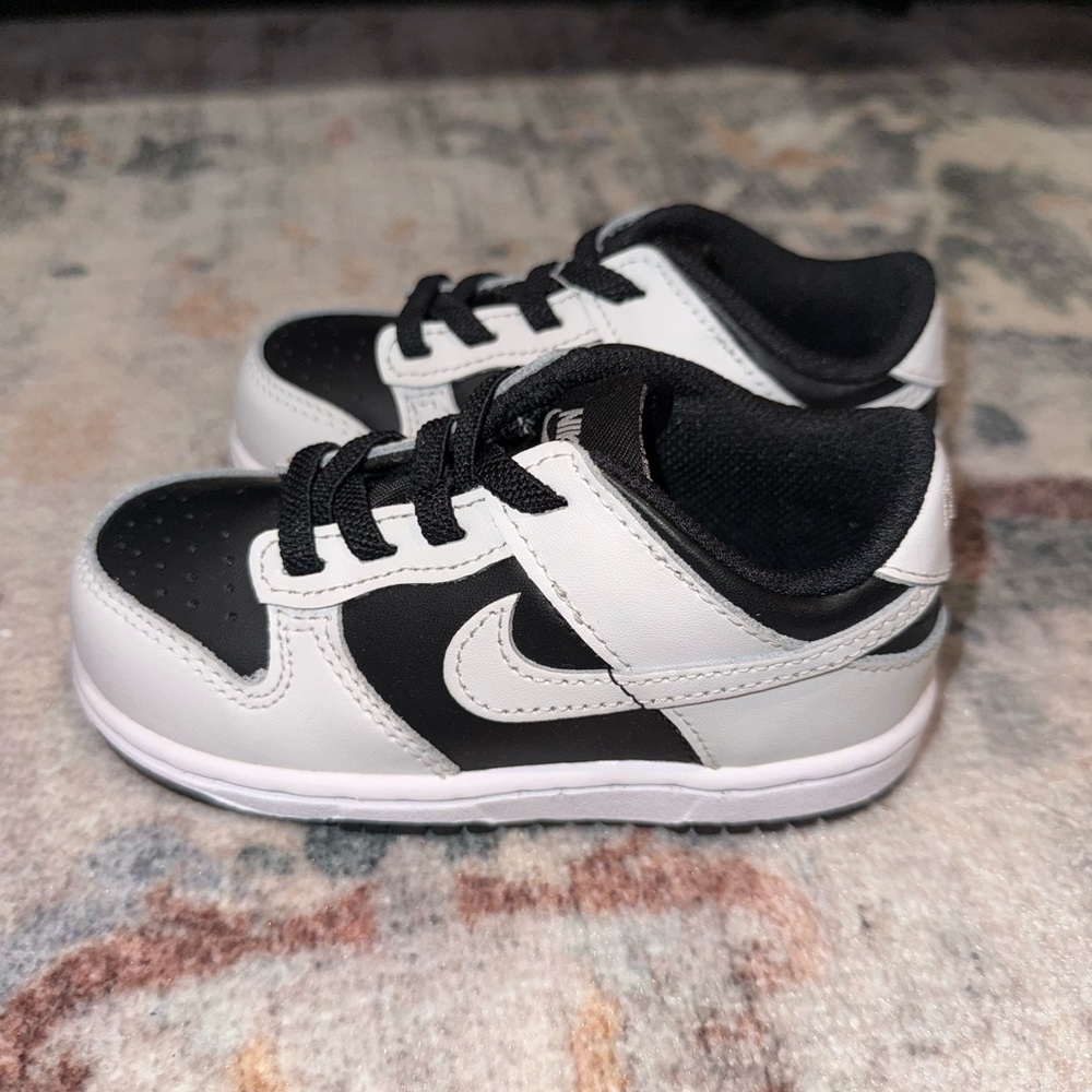 Nike Dunk Low NWT 8C